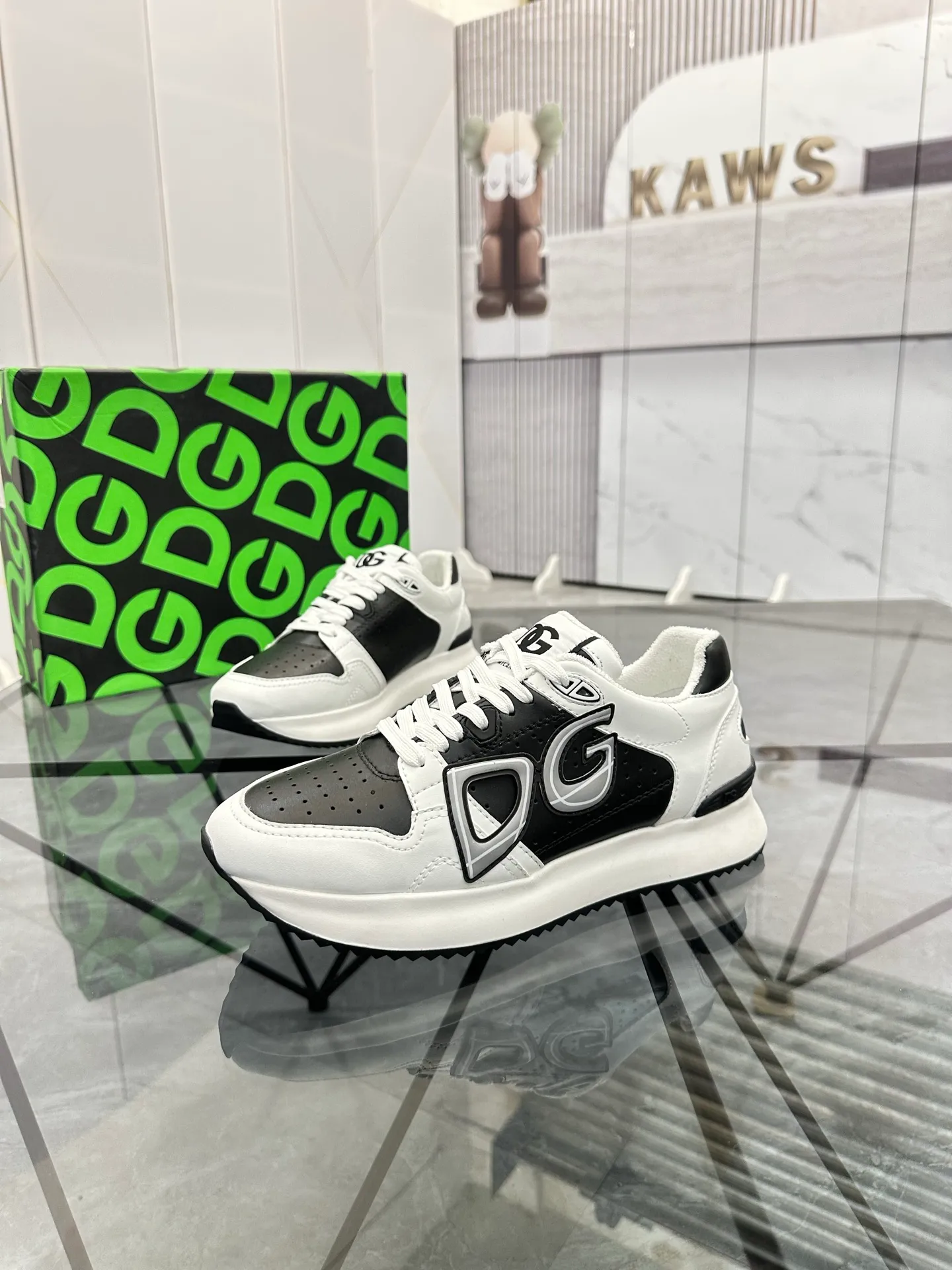 Men's shoes: 💰P500¥ Product trademark: DG "Dolce & Gabbana*" low-top sneakers Regular size: 38-44 (can be customized to 45.46.) Product materials: Upper imported cowhide stitching original material, breathable lining, original outsole. Number: 803